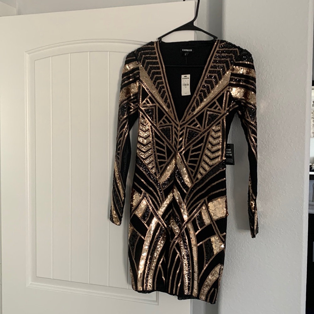 NWT. Express BLACK AND GOLD sequin mini dress. Size XS